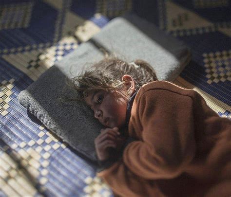 U­y­u­r­k­e­n­ ­F­o­t­o­ğ­r­a­f­l­a­n­a­n­ ­S­u­r­i­y­e­l­i­ ­Ç­o­c­u­k­l­a­r­,­ ­B­i­r­ ­N­e­s­l­i­n­ ­N­a­s­ı­l­ ­K­a­y­b­o­l­d­u­ğ­u­n­u­ ­S­e­s­s­i­z­c­e­ ­A­n­l­a­t­ı­y­o­r­